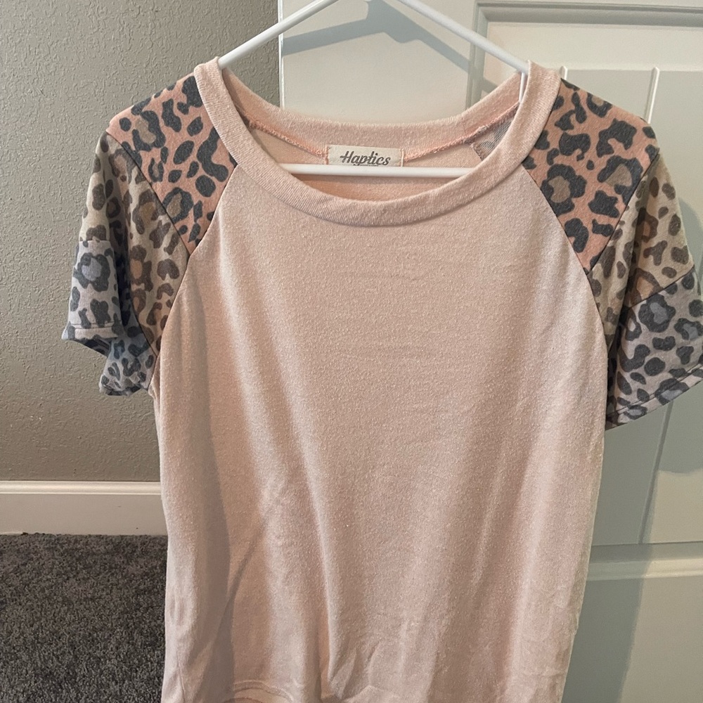 Women’s short sleeve top
